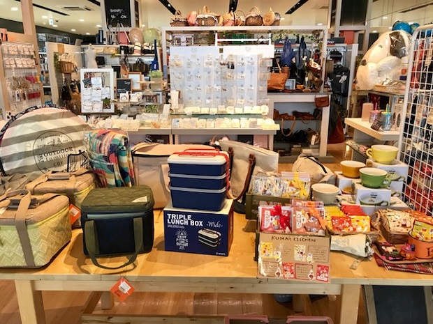 お弁当箱展開中 1958年創業 鹿児島で文具と雑貨を販売 文具のしんぷく